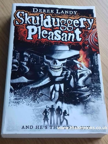Cover of Skulduggery Pleasant